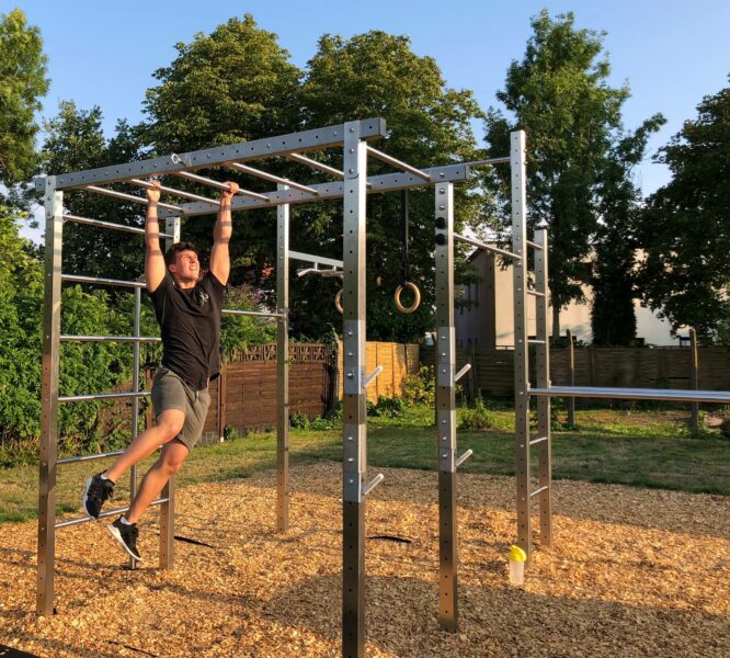 Calisthenics Anlage Bei Fitnessstudio