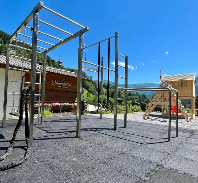 Parque infantil Tolymp con protección contra caídas