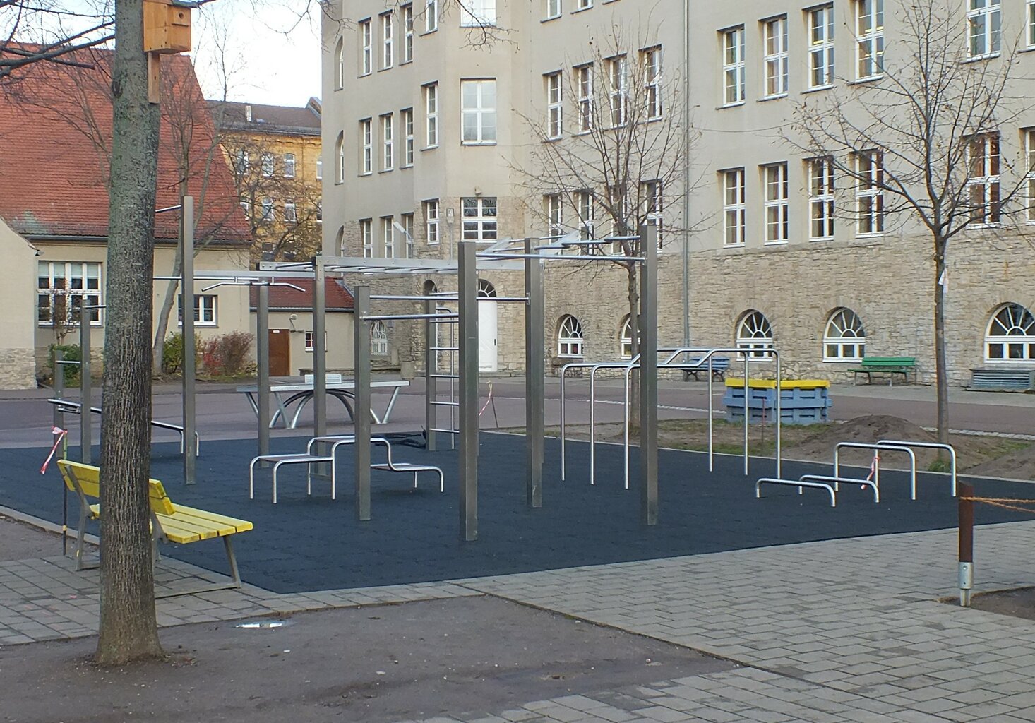 Installation de gymnastique suédoise pour les sports scolaires 2