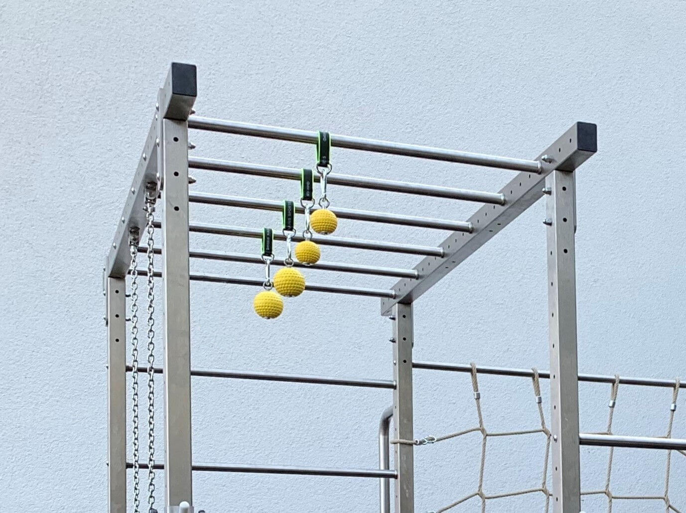 2 pull-up balls