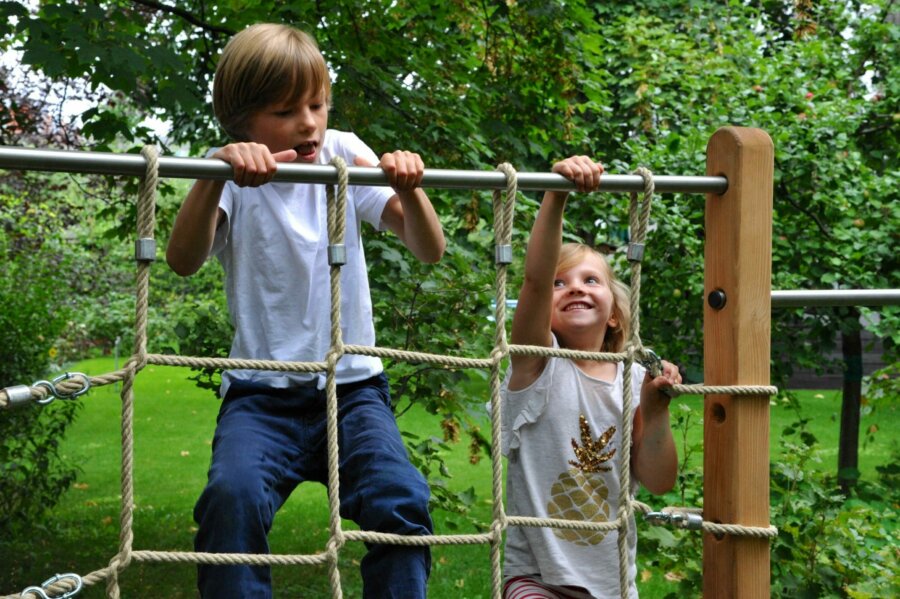 Climbing net 140x160 cm to extend a gymnastics bar