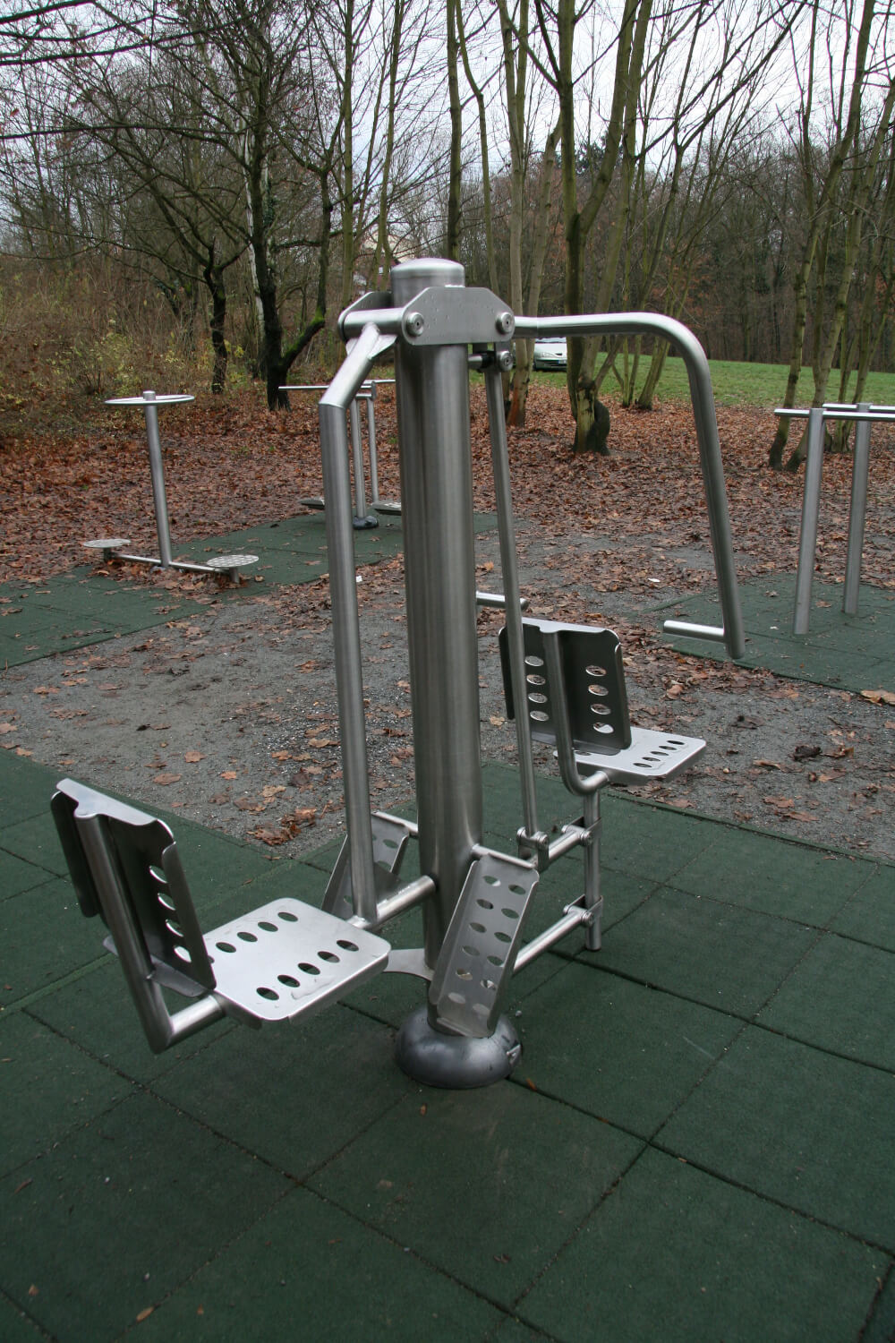 leg and chest press