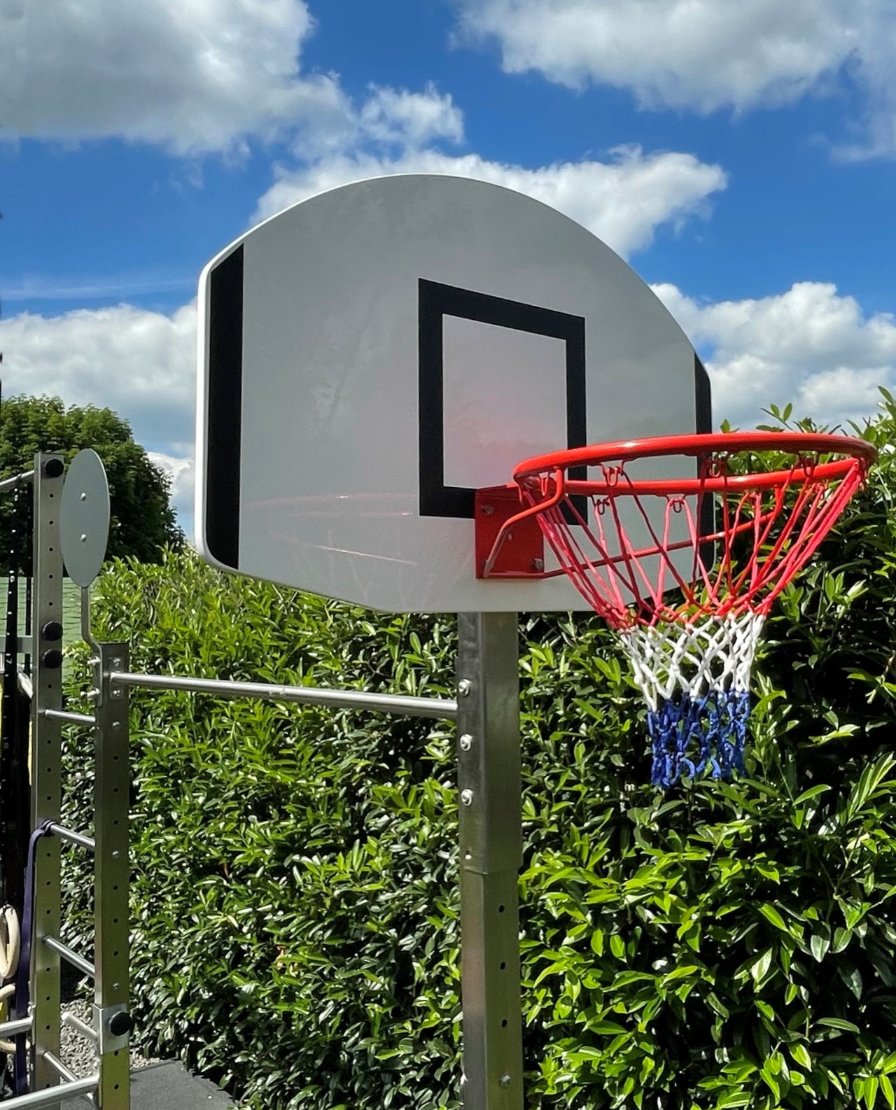 Basketball-Korb mit Wandhalterung